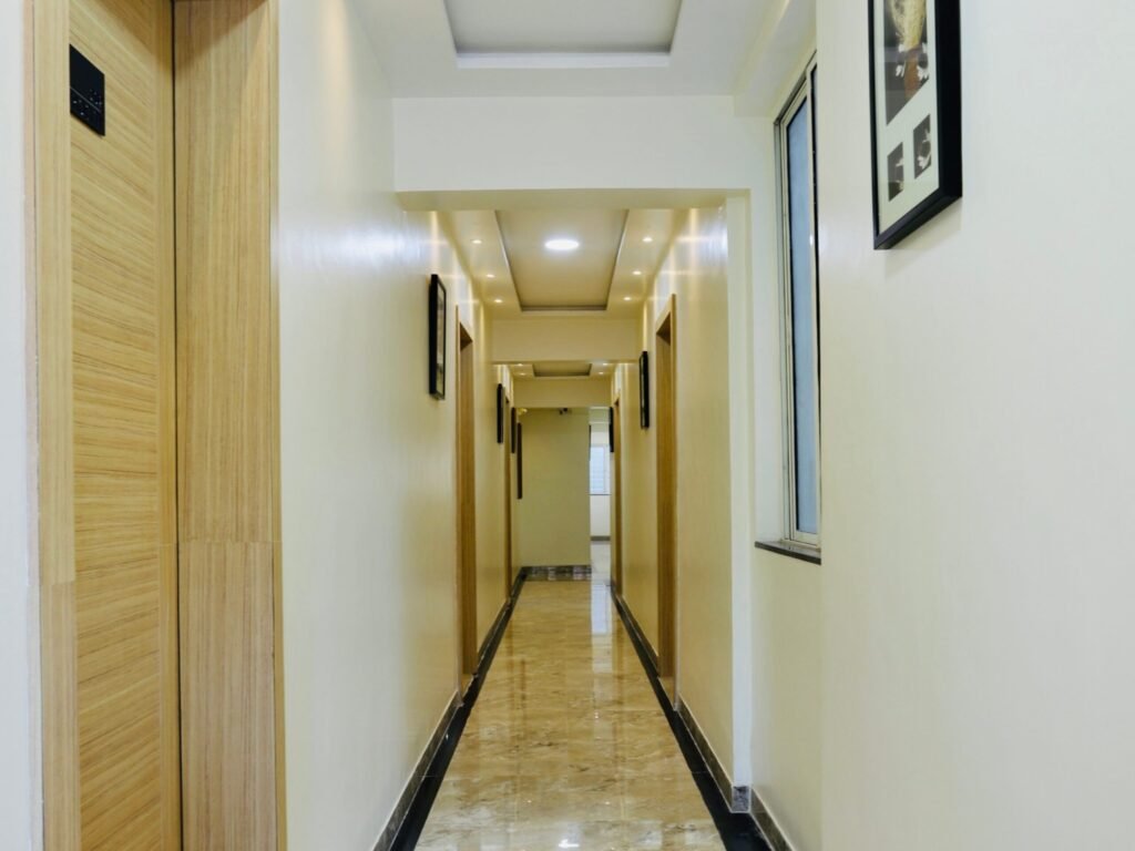 Image Showing Metrocity Girls Hostel In Kothrud Gujrat Colony Pune